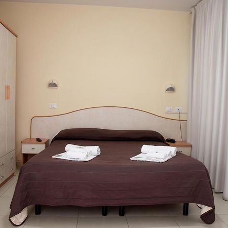 Hotel Vela D'Oro Riccione Esterno foto