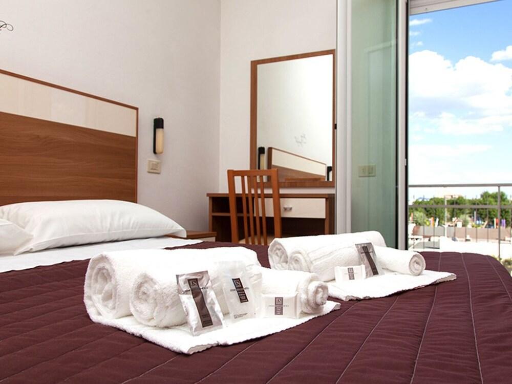 Hotel Vela D'Oro Riccione Esterno foto
