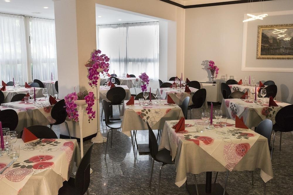 Hotel Vela D'Oro Riccione Esterno foto