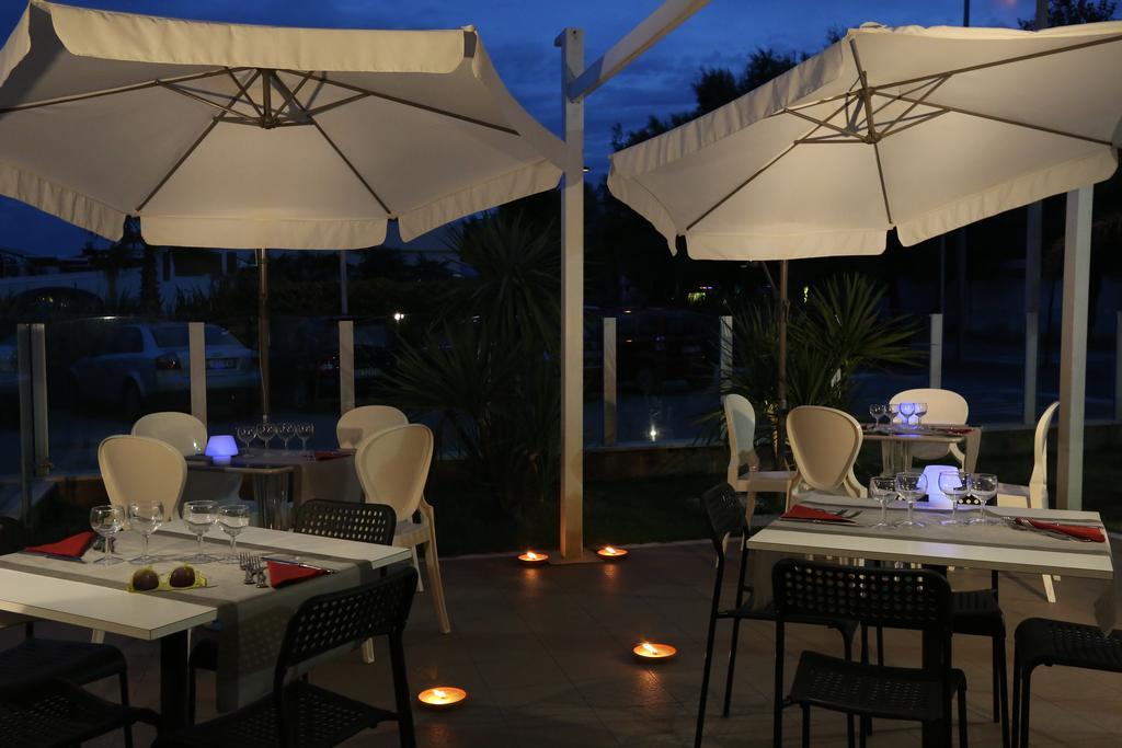 Hotel Vela D'Oro Riccione Esterno foto