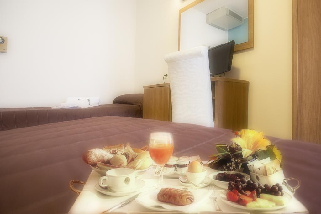 Hotel Vela D'Oro Riccione Esterno foto