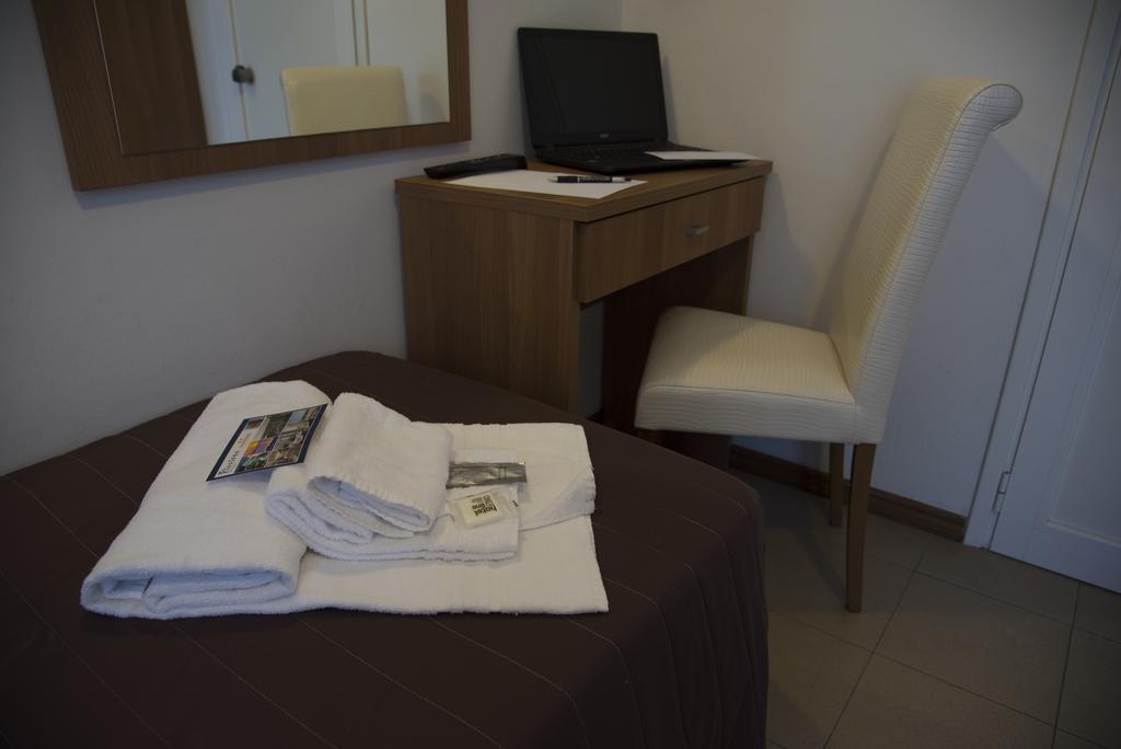 Hotel Vela D'Oro Riccione Esterno foto