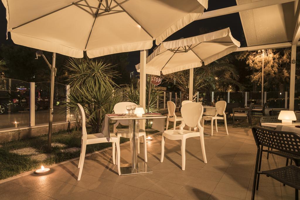 Hotel Vela D'Oro Riccione Esterno foto