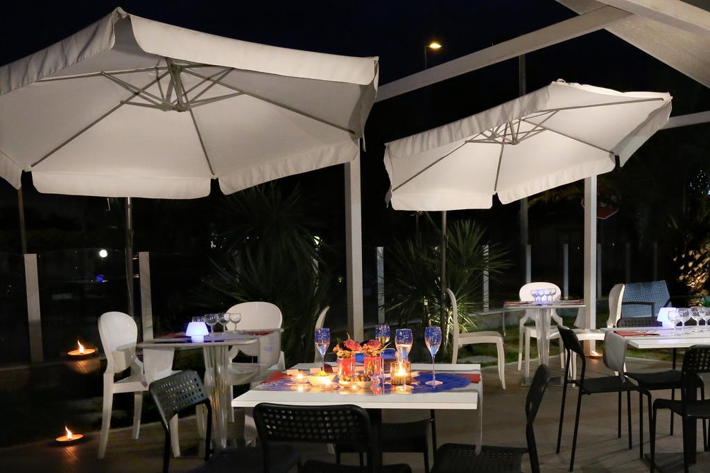 Hotel Vela D'Oro Riccione Esterno foto