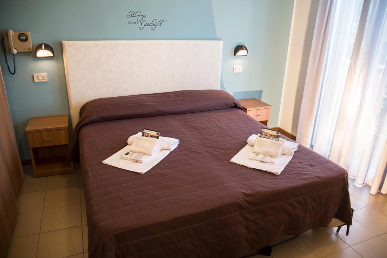 Hotel Vela D'Oro Riccione Esterno foto