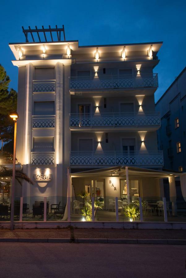 Hotel Vela D'Oro Riccione Esterno foto