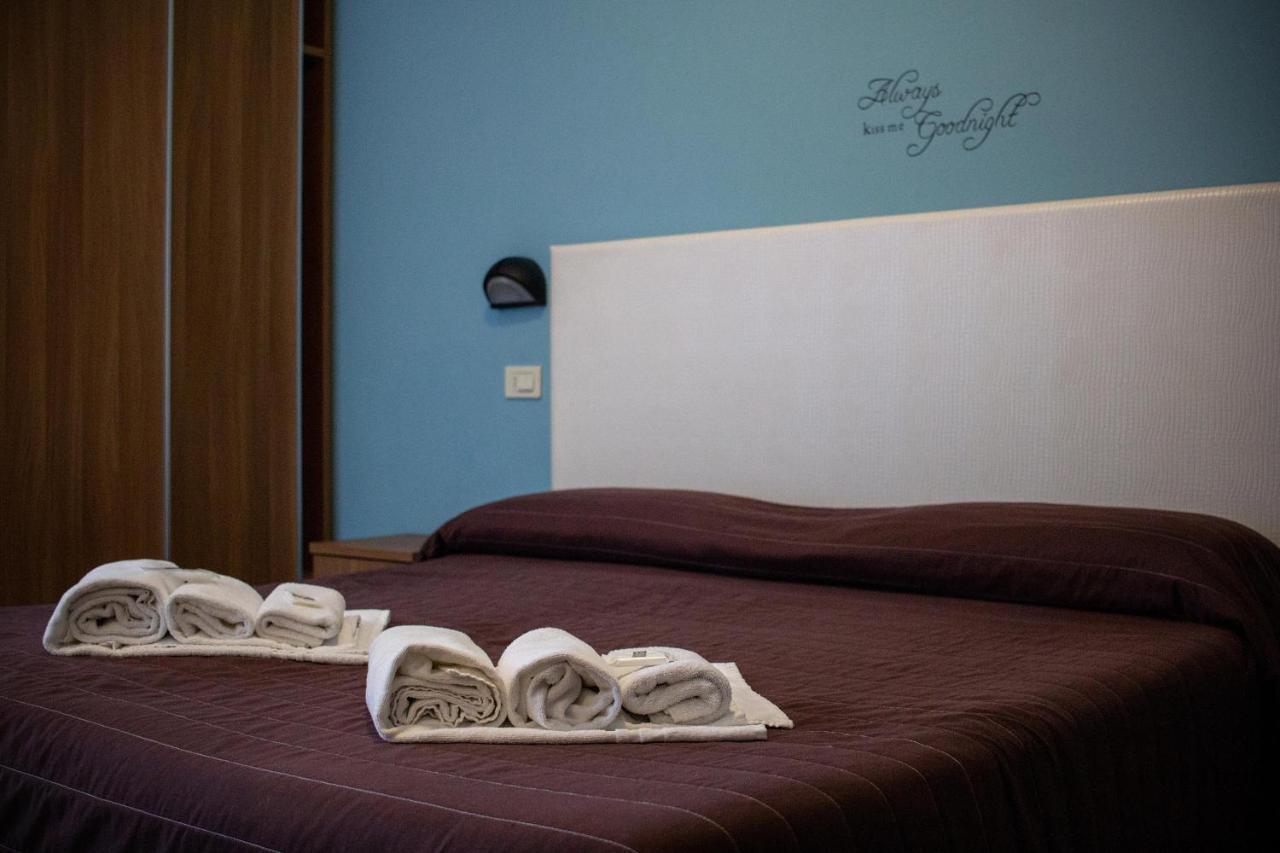 Hotel Vela D'Oro Riccione Esterno foto