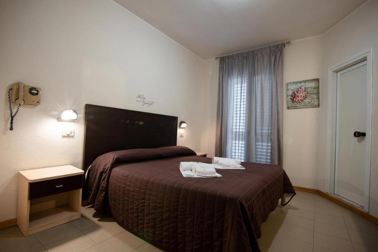 Hotel Vela D'Oro Riccione Esterno foto