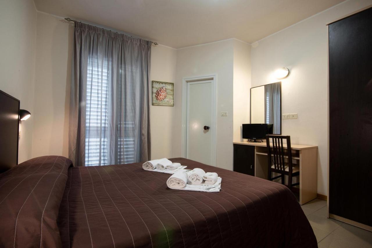 Hotel Vela D'Oro Riccione Esterno foto